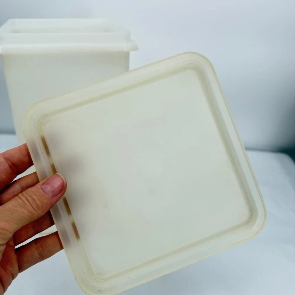 Tupperware Saltine Cracker Bread Keeper Storage Container Canister 1314 w/ Lid